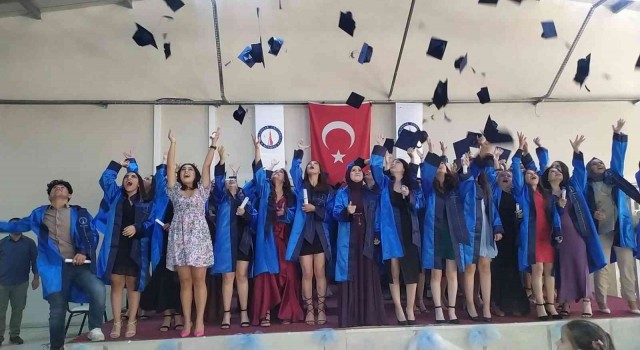DPÜ Pazarlar Meslek Yüksekokulunda mezuniyet coşkusu
