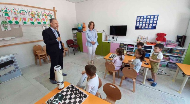 Dr. Yılmaza miniklerden sevgi seli