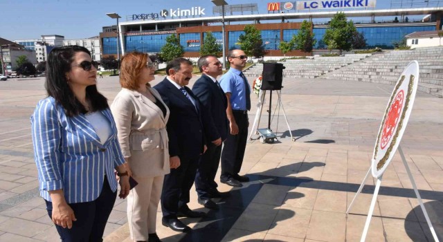 Dünya Çevre Günü kutlamaları çelenk sunumuyla başladı