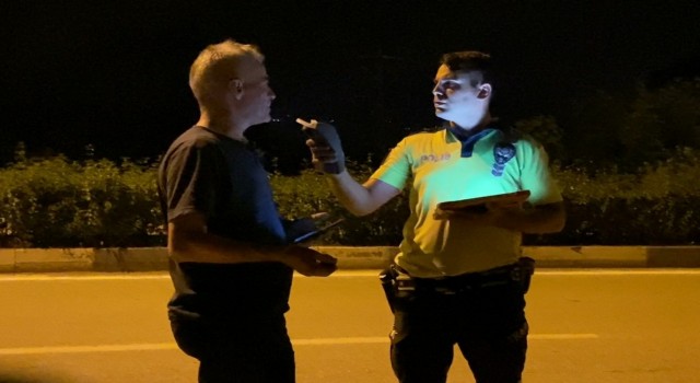Dur bir polis arkadaşı arayacağım diyen alkollü sürücüye 7 bin 517 TL ceza