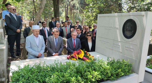 Dursun Özbek, Ali Sami Yen ve Süleyman Sebanın kabrini ziyaret etti