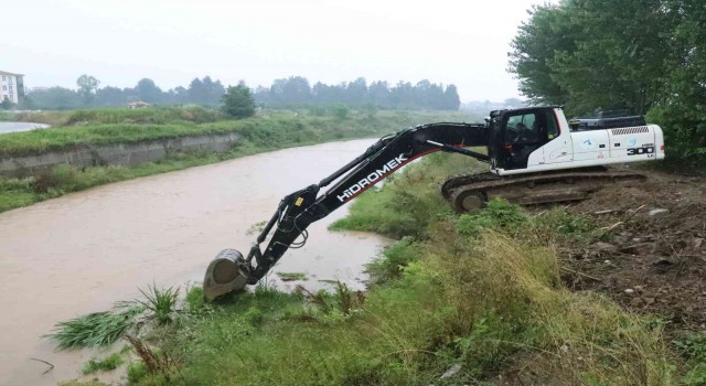 Düzce Belediyesi 63 iş makinası 250 personel ile sahada