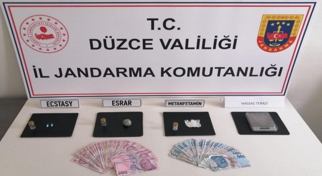 Düzcede jandarmadan uyuşturucu operasyonu