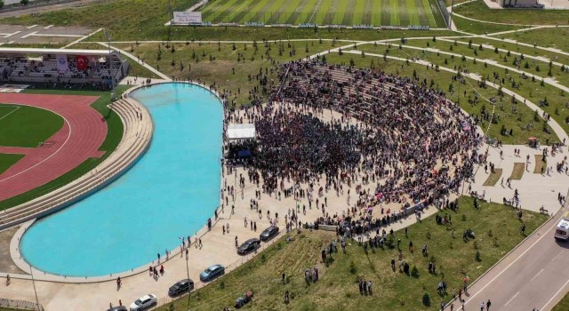 EBYÜde coşkulu mezuniyet kutlaması