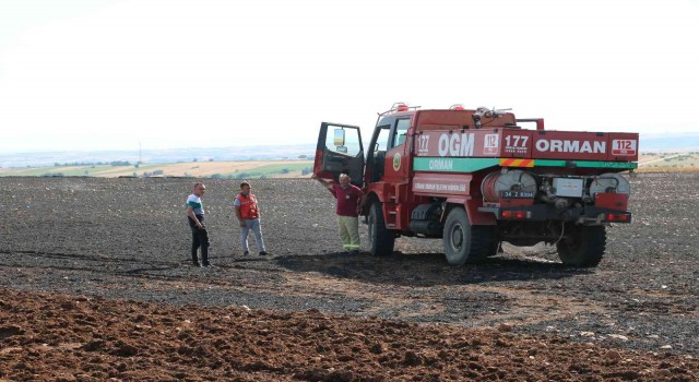 Edirnede 30 dönüm arpa tarlası küle döndü