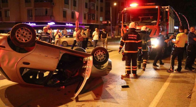 Edirnede kontrolden çıkan otomobil takla attı: 2 yaralı