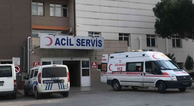 Edirnede Otomobil yayaya çarptı 1 kişi yaralandı