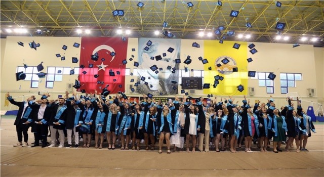 Edirnede üniversite öğrencilerinin mezuniyet sevinci