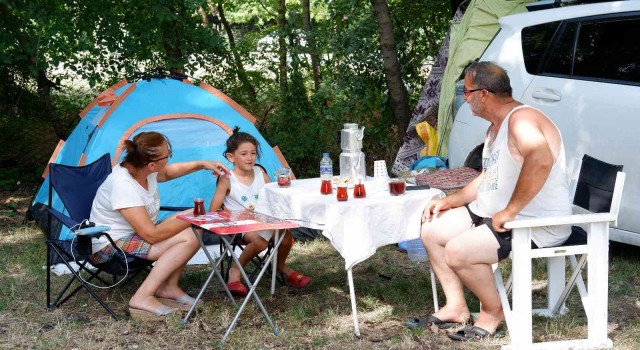 Edirneye gelen güreş sevdalıları çadırlarda konaklıyor
