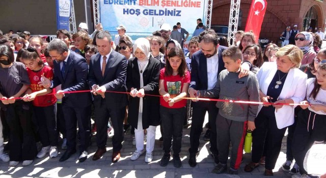 Edremitte bilim şenliği düzenlendi