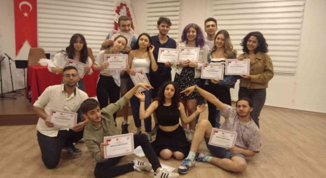 Efelerin tiyatro öğrencileri sertifikalarını aldı