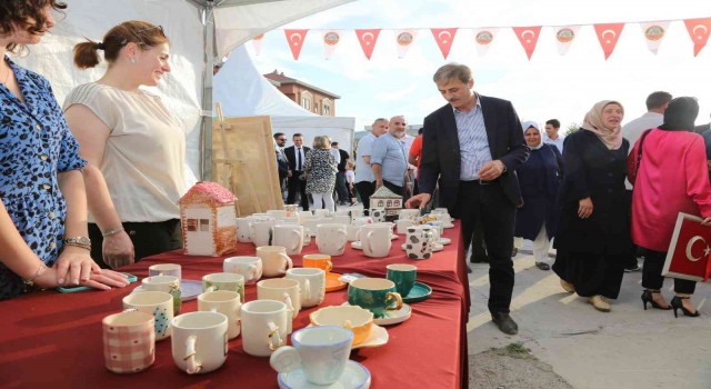 El emeği göz nuru ürünler bu alanda sergilendi