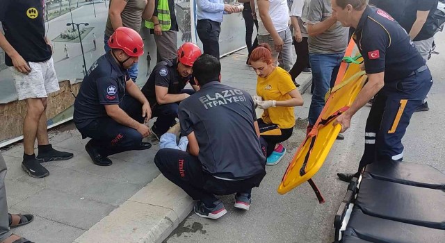Elazığda otomobil yayaların arasına daldı: 3 yaralı