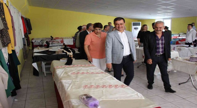 Elmalı ATASEMde yıl sonu sergisi heyecanı
