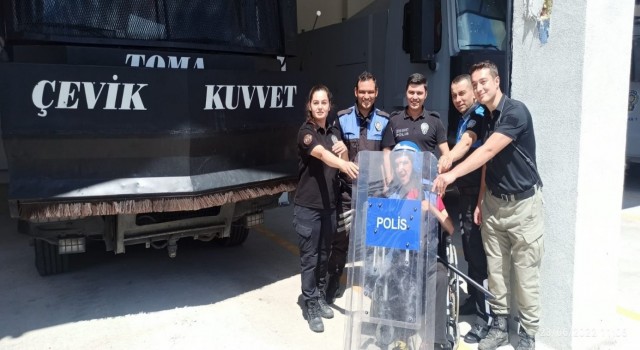 Engelli gencin polis olma hayalini gerçekleştirdiler