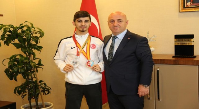 Eray Şamdan Cezayirde madalya kazandı