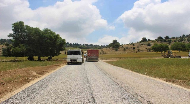 Erdemlide 12 mahallenin 40 yıllık yol hasreti sona erdi