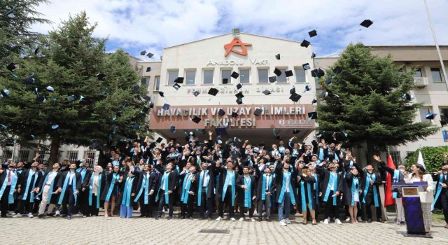 ERÜ Havacılık ve Uzay Bilimleri Fakültesi Yeni Mezunlarını Verdi