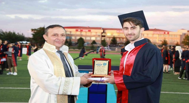 ERÜ Spor Bilimleri Fakültesinde mezuniyet coşkusu