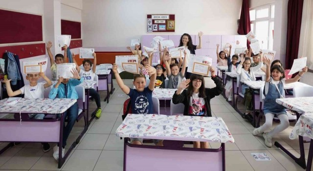 Erzincanda 41 bin 517 öğrenci karne heyecanı yaşadı