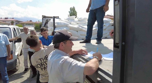 Erzincanda bal üreticilerine şeker dağıtımı sürüyor