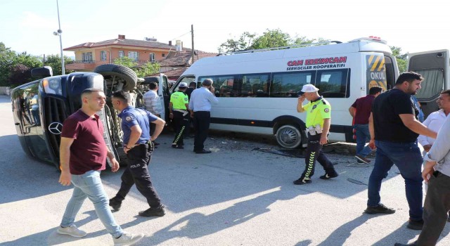 Erzincanda iki minibüs çarpıştı: 7 yaralı