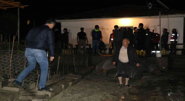 Erzincanda sağanak sele dönüştü, bazı noktalarda su baskını yaşandı