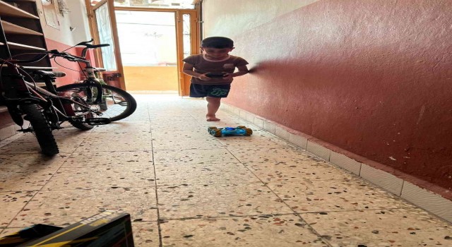 Esadın bombasının bacağından ettiği Velidin oyuncak hayalini gerçekleştirdi
