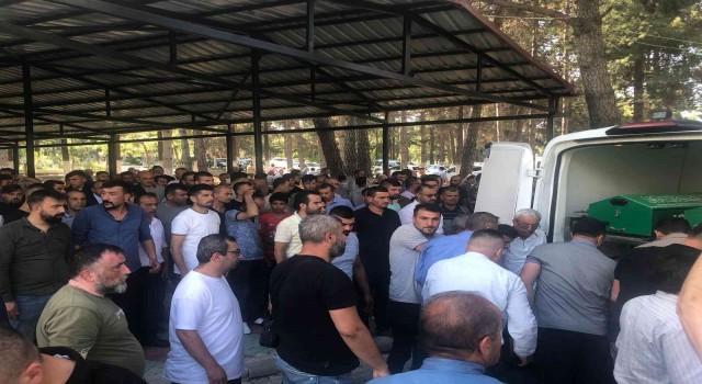 Eşi tarafından katledilen 2 aylık hamile kadına toprağa verildi