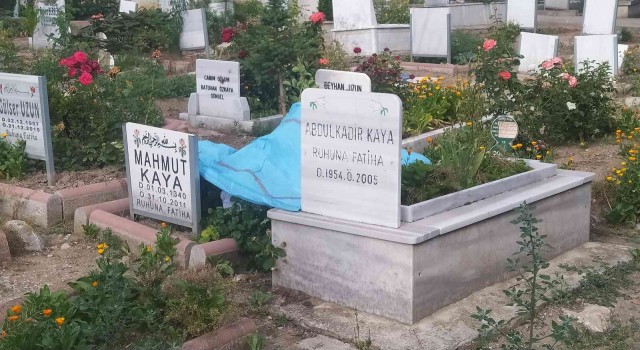 Eşinin mezarı başında ölü bulundu