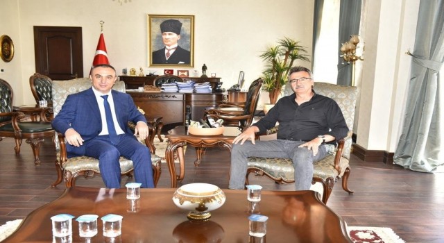 Eski Bakan Kürşad Tüzmenden Kilis ziyareti