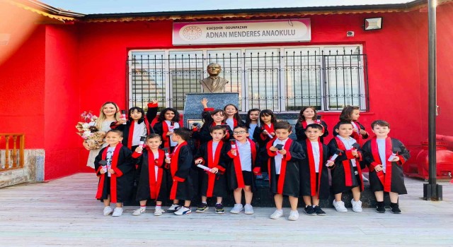 Eskişehirde minik öğrencilerin mezuniyet coşkusu