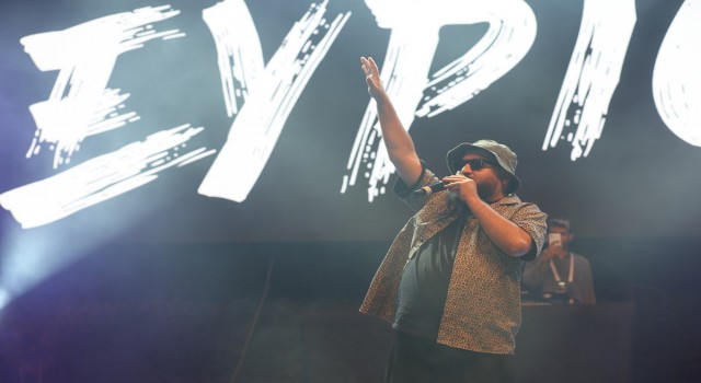 Eypio semte döndü, yer yerinden oynadı