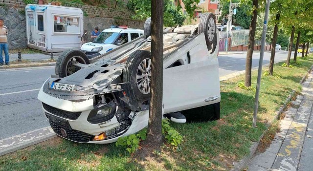 Eyüpsultanda takla atan otomobil sürücüsünün burnu bile kanamadı