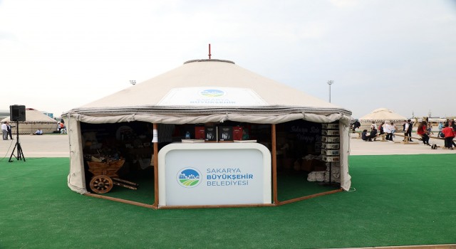 Farklı ülkelerden gelenler bu festivalde Sakaryayı tanıyor