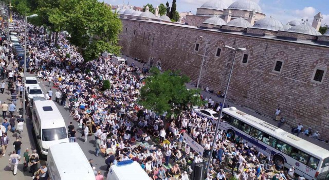 Fatihte Mahmut Ustaosmanoğlu yoğunluğu: Binlerce kişi camiye akın etti