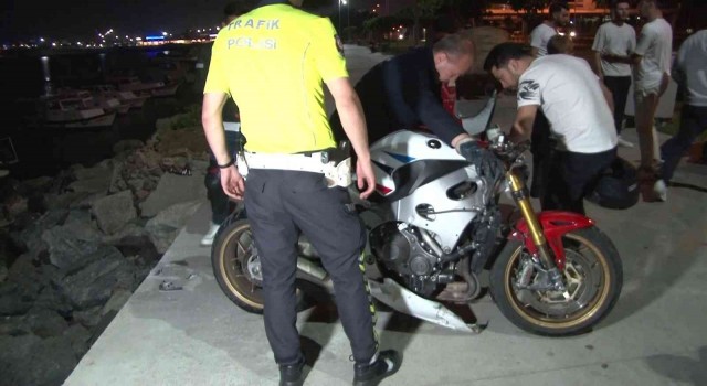 Fatihte motosiklet kayalıklara uçtu: 1 yaralı