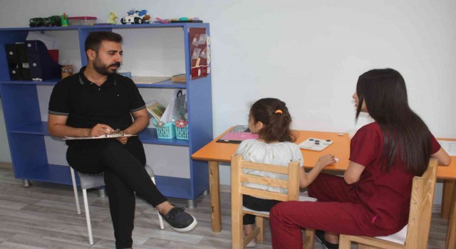Fedakar dede, Türkiyenin en iyi otizm profesörlerinden biriyle sözleşme imzaladı