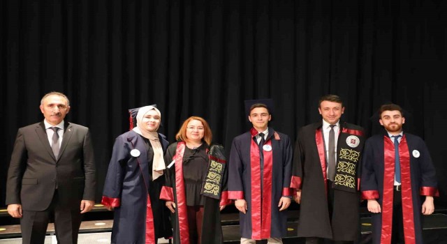Fırat Üniversitesi mezunlarını vermeyi sürdürüyor