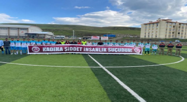 Futbol müsabakasında, Jandarmadan Kadına Şiddete Hayır pankartı