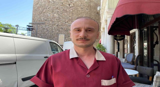 Galatada kendini yakan şahsı söndüren esnaf: “İlk başta illüzyon gösterisi sandım”