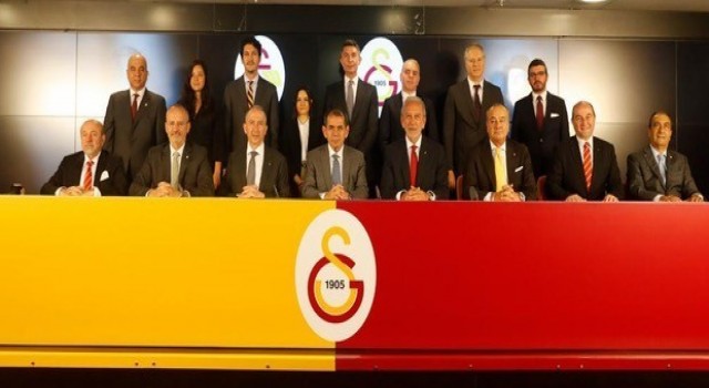 Galatasarayda Dursun Özbek ve yönetimi mazbatalarını aldı