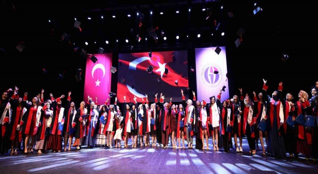 GAÜN Nizip Eğitim Fakültesinde mezuniyet sevince