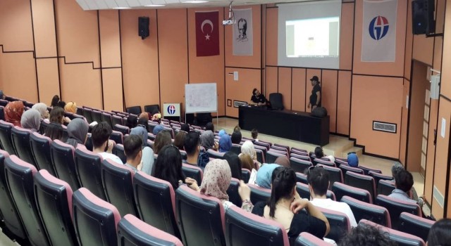 GAÜNde tasarım süreçleri söyleşisi düzenlendi