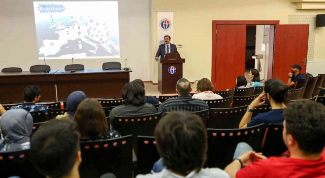 GAÜNde yurt dışına gidecek öğrenciler bilgilendirildi