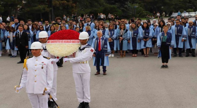 Gazi Üniversitesi Diş Hekimliği Fakültesinin mezunları Atanın huzurunda