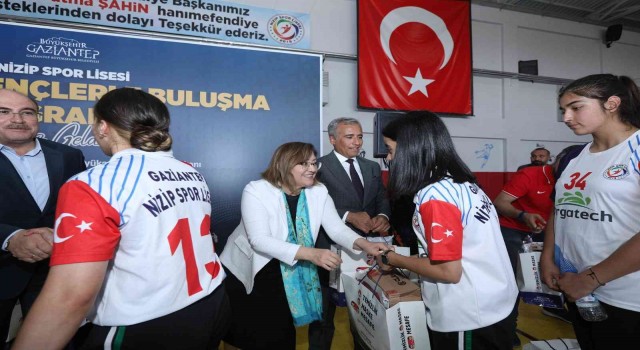 Gaziantep Büyükşehirden Nizip Spor Lisesine malzeme yardımı