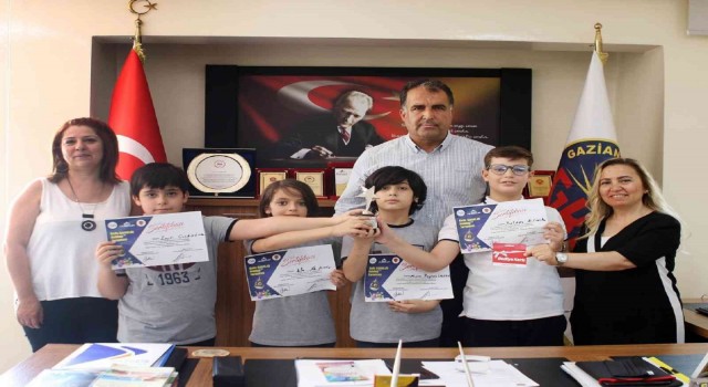 Gaziantep Kolej Vakfına Yükselen Yıldızlar ödülü