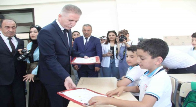 Gaziantepte 648 bin Türk ve Suriyeli öğrenci karne aldı