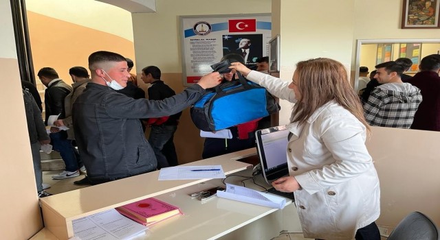 Gaziantepte Mehmetçiğe 67 bin asker çantası